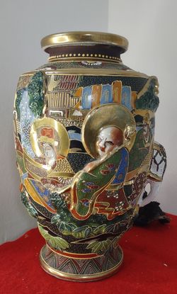 12" Japanese Satsuma Meiji period Vase