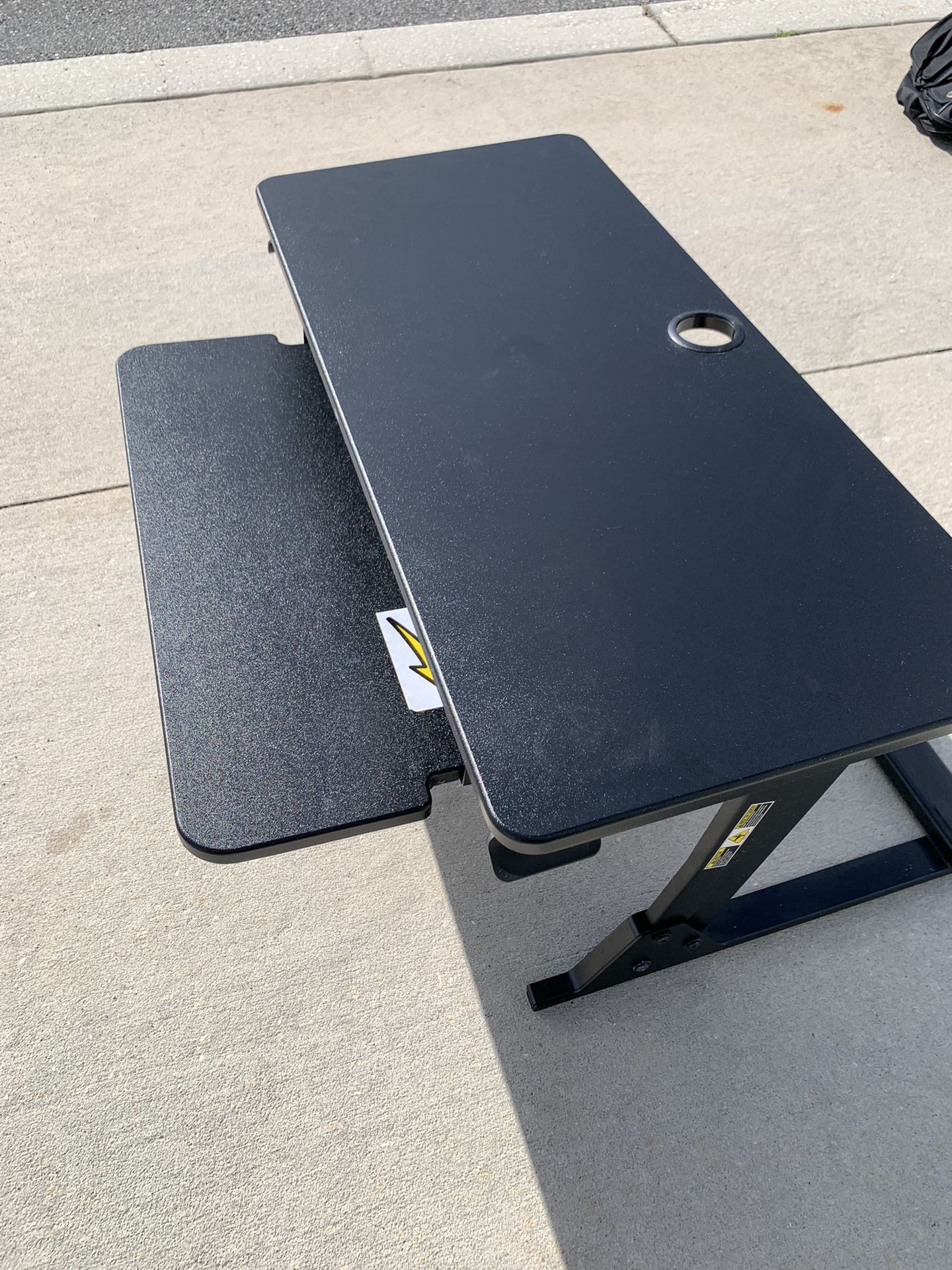 Like New Like New 3M Precision Standing Desk Up to 24