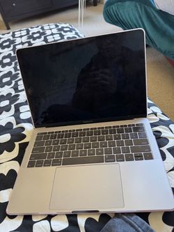 Apple MacBook Pro Laptop in excellent condition