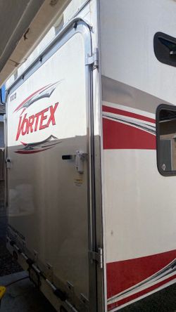 30 ft toy hauler mvp Vortex I’m