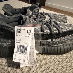Yeezy 350 V2 “Dark Salt” - Men’s 9.5