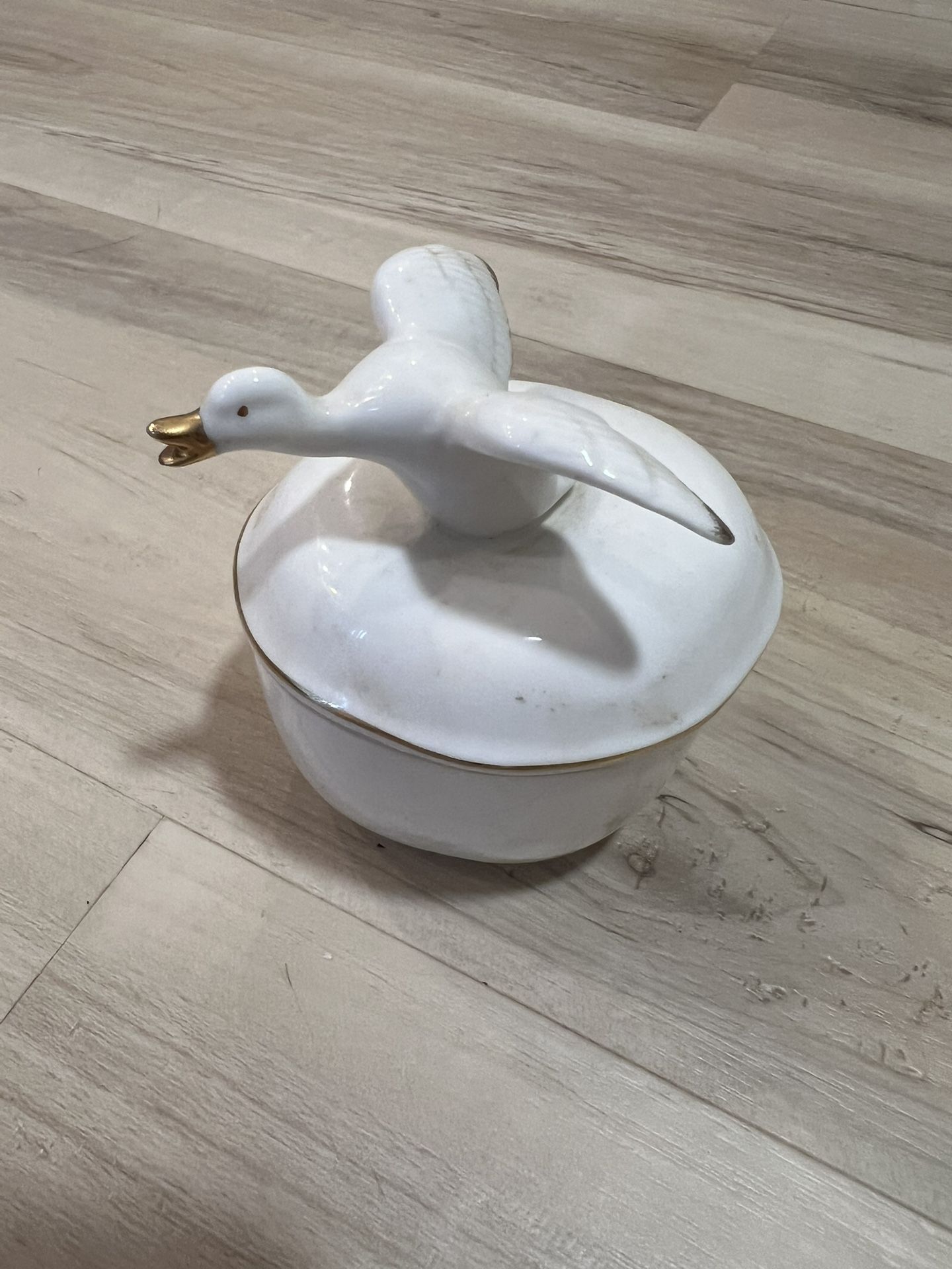 duck dish with lid