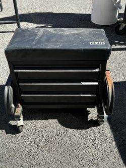 Roller tool box