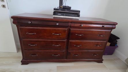 Dresser