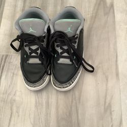 Boys Jordan 3 Retro Green Glow Size 2.5