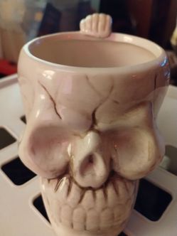 A skull coffee mug