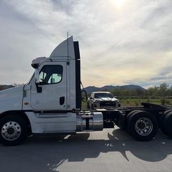 2015 Freightliner Cascadia 