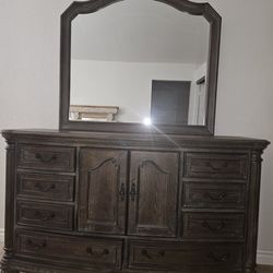 Hooker Furniture Style Vanity Dresser With Mirror