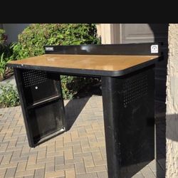 Craftman Workbench Free Excellent Condition 