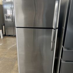 FRIGIDAIRE STAINLESS STEEL TOP FREEZER REFRIGERATOR APARTMENT SIZE 