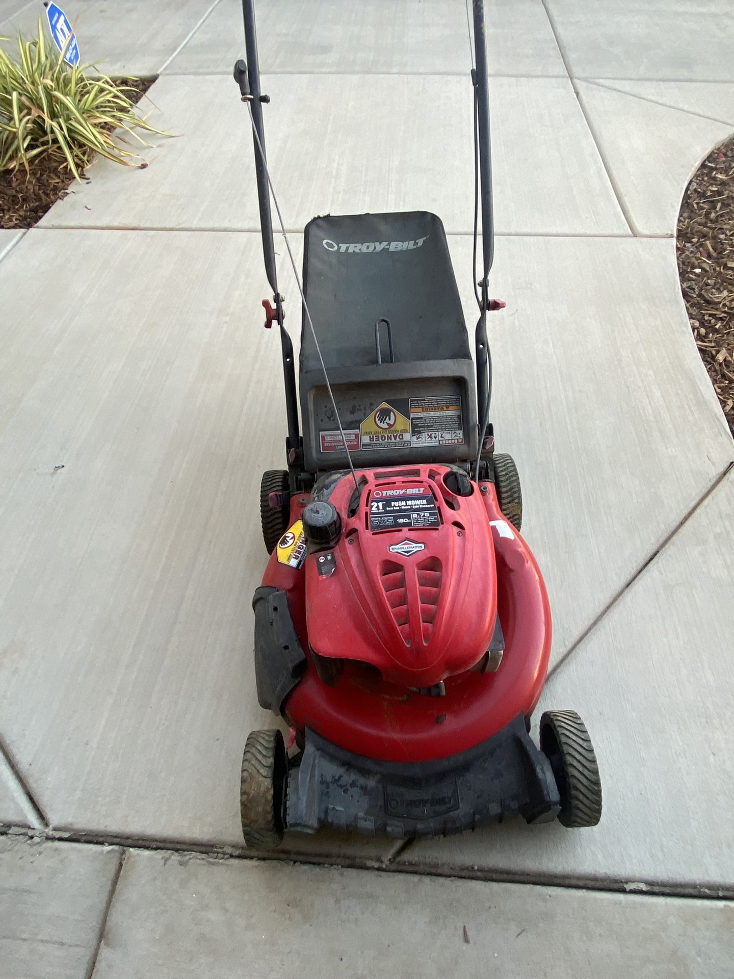 Troy Bilt 675 Series Lawn Mower With Briggs And Stratton Engine