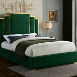 Hugo Velvet Green King Bed

