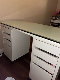 IKEA nail desk!