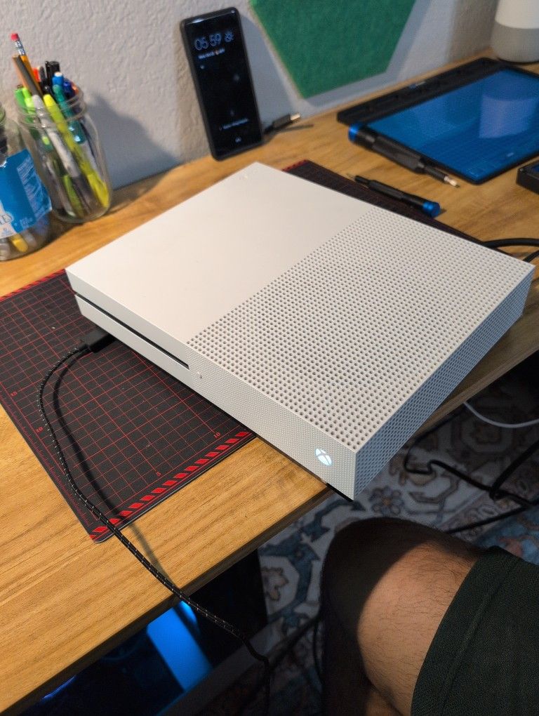 Xbox One S, Disc Version, Console Only