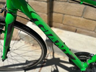 GIANT escape hybrid bike