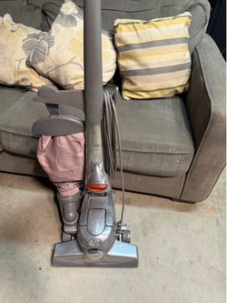 Vacuum carpet cleaner