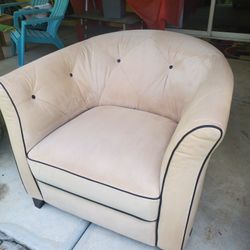 Asent Chair clean and sanitized good condition 