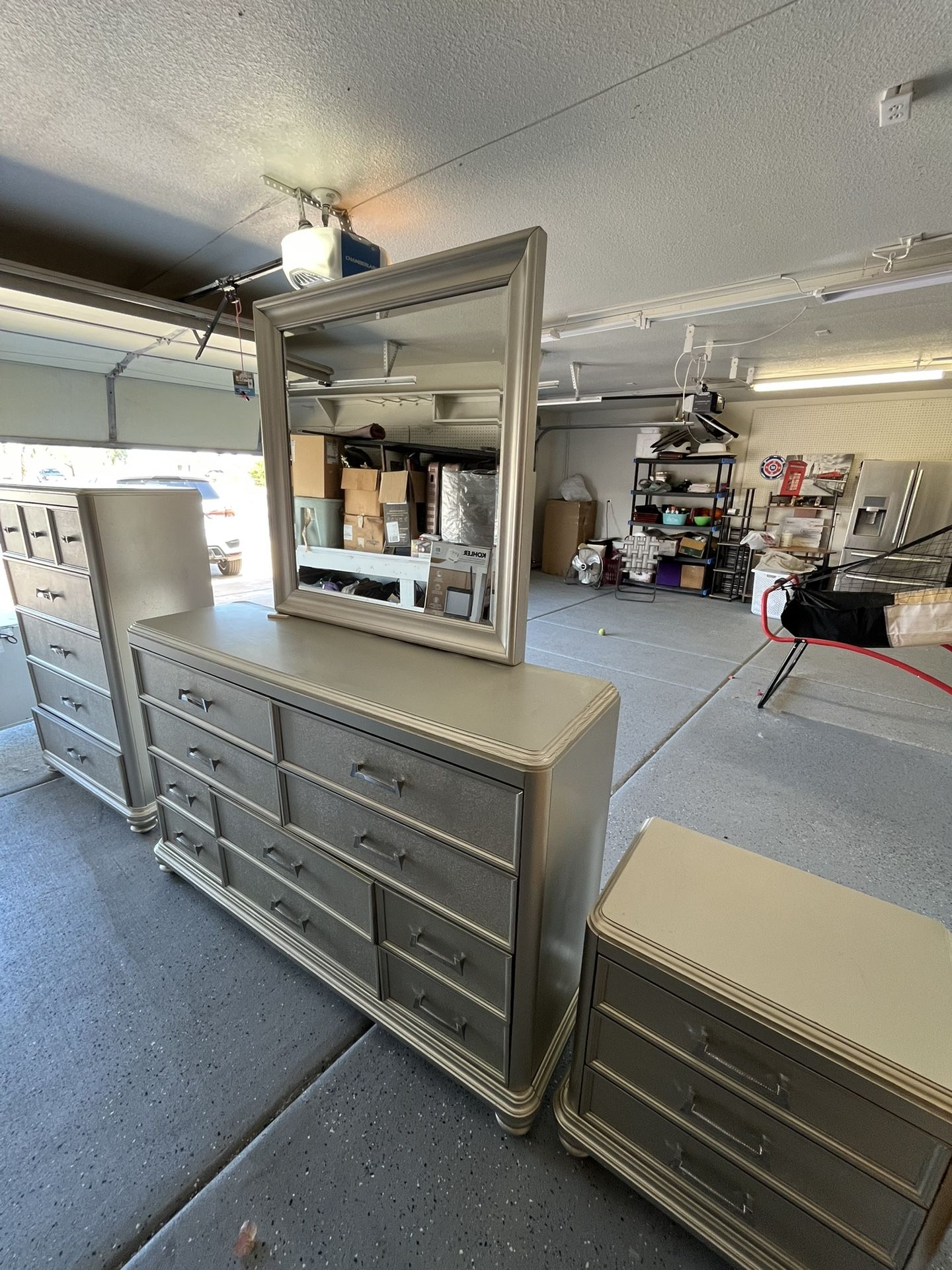 Queen Sized Bedroom Furniture Set