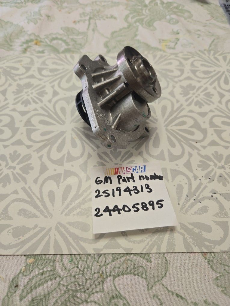 Engine Water Pump 1.6 1.8L4 GM OEM new $80