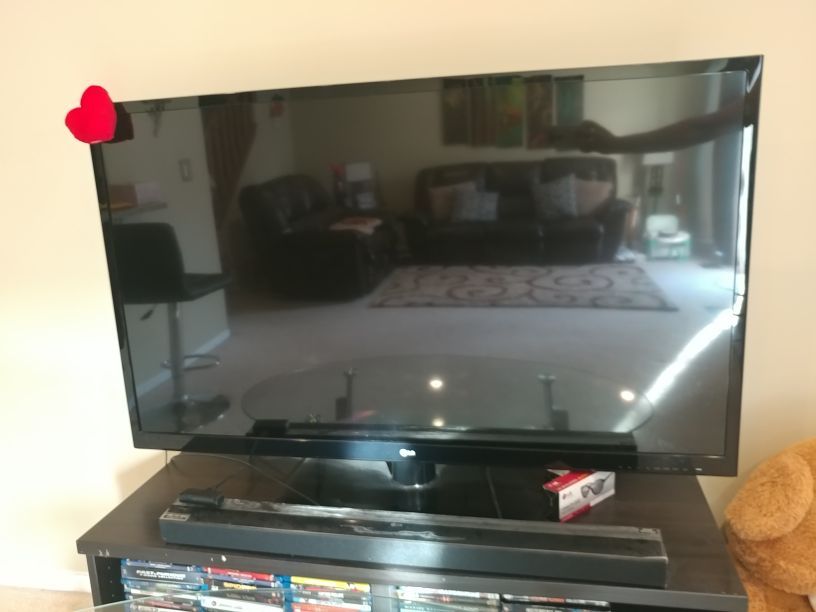 LG 55 inch 3D LED with two pair of 3D glasses And Soundbar