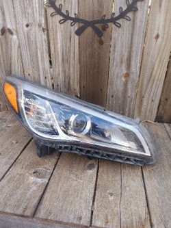 15-17 Hyundai sonata hid passenger side headlight