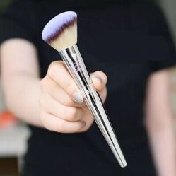 It Cosmetics Blush Brush 