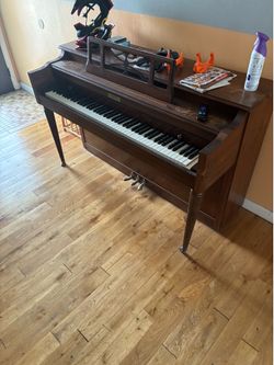 Currier piano /pearl drum set
