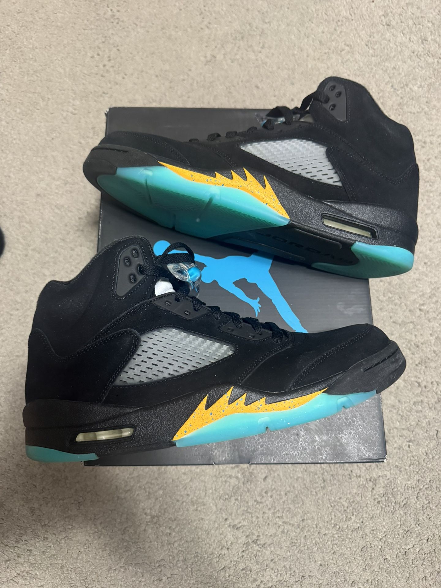 WORN TWICE JORDAN 5 AQUA SIZE 11
