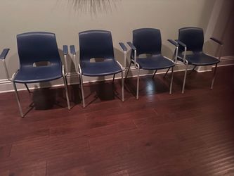 Stacking plastic and metal chairs. Ideal for meetings and waiting rooms.