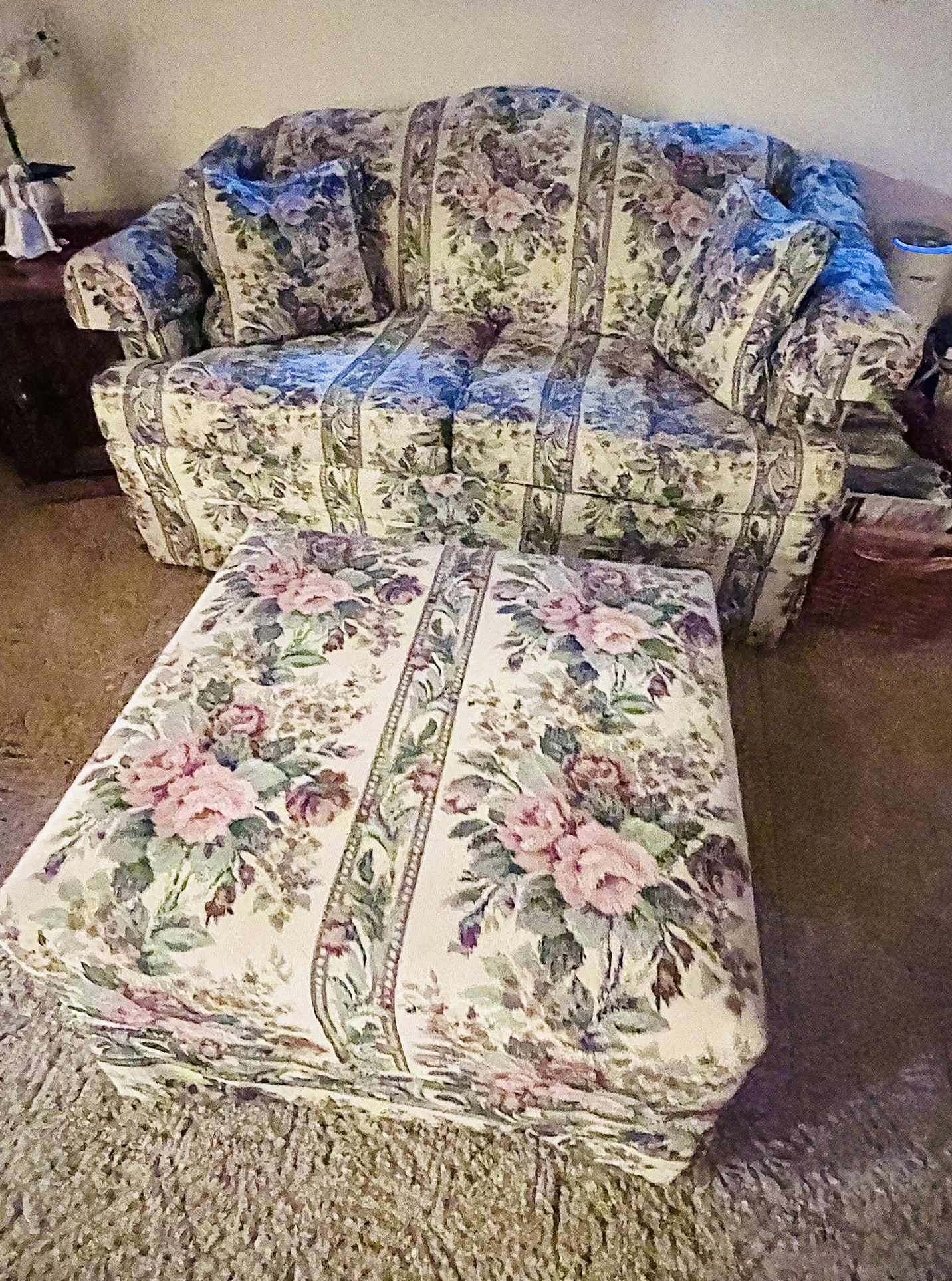 Vintage Floral Sofa And Loveseat With Ottoman