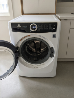 2022 Electrolux ELFW7537AW 4.5 cu ft Front Load Washer Like New - Cedar Park, TX
