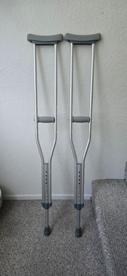 Adjustable Aluminum Crutches – Excellent Condition