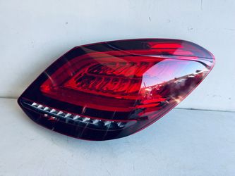 2019-2021 MERCEDES BENZ C-CLASS C300 RIGHT PASSENGER SIDE TAIL LIGHT LED OEM