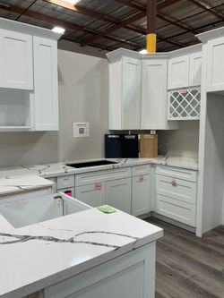Kitchen cabinets white