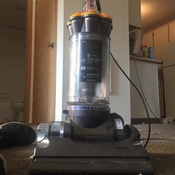 Dyson DC Multifloor Root CycloneTechnology Bagless 