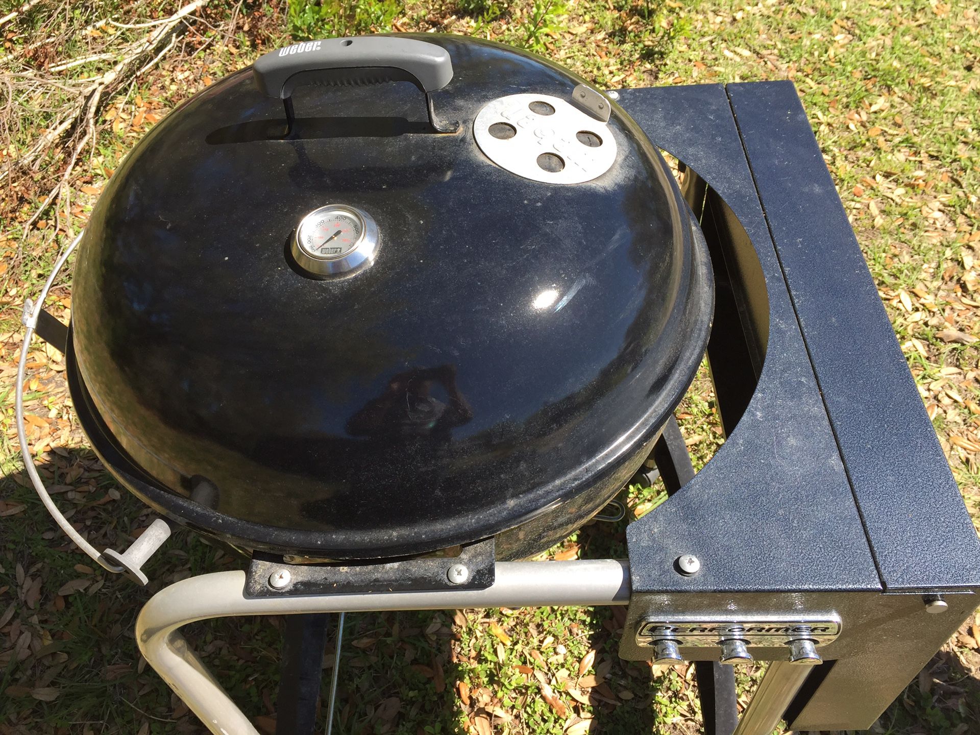 Webber grill / smoker. Great condition.