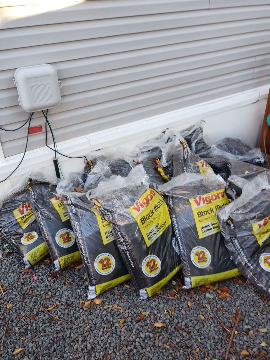 21 new bags black mulch