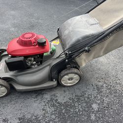 Honda HRX 217 Versamow 160cc Engine With 21”Composite Deck.