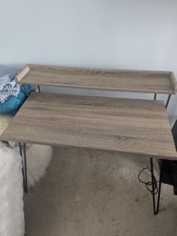 Computer Desk - $25 or Make me an offer!! MOVING OUT SALE