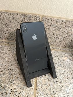 unlocked iPhone XS max 256gb. 99% battery