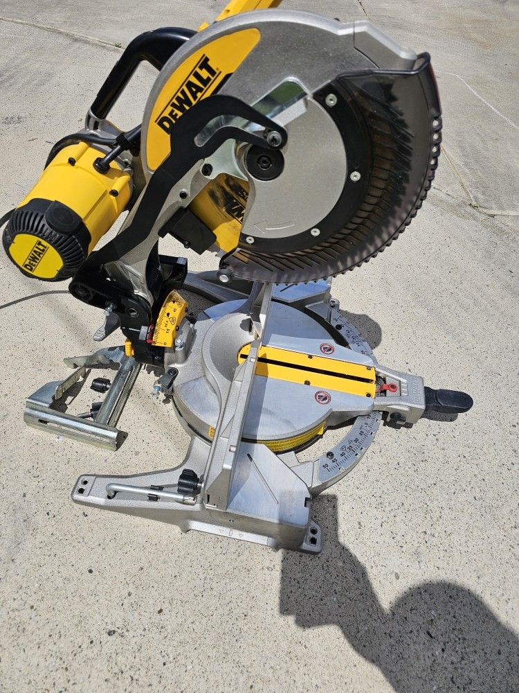 Dewalt dcs716 Xps 12" Dual Bevel Miter Saw