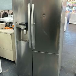 Kenm ore FIRST COME Refri gerator Frid ge Icem aker on door