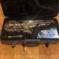 Yamaha Advantage Saxophone comes with Case 
