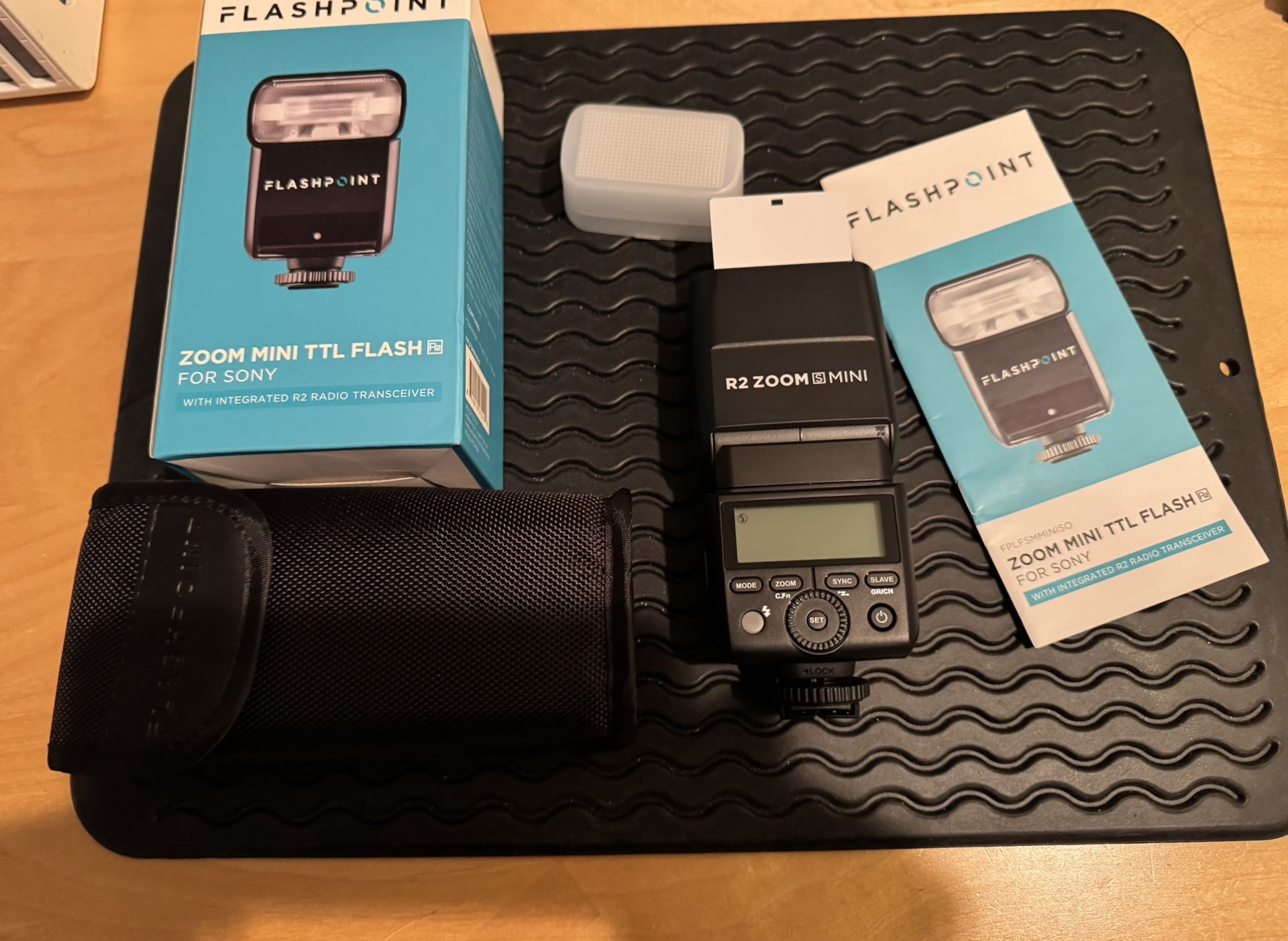 Flashpoint Zoom Mini TTL Flash For Sony Cameras