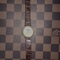 vintage Gucci sun moon phase quartz watch