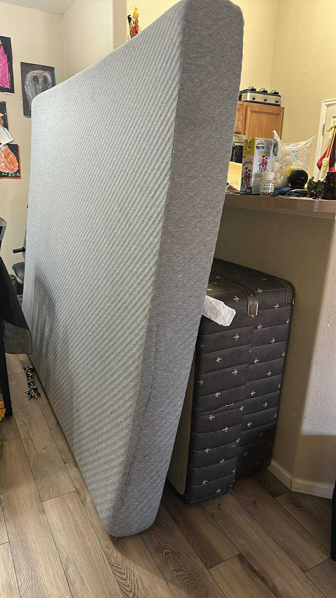 Free Cali King With spilt Cali king Box spring