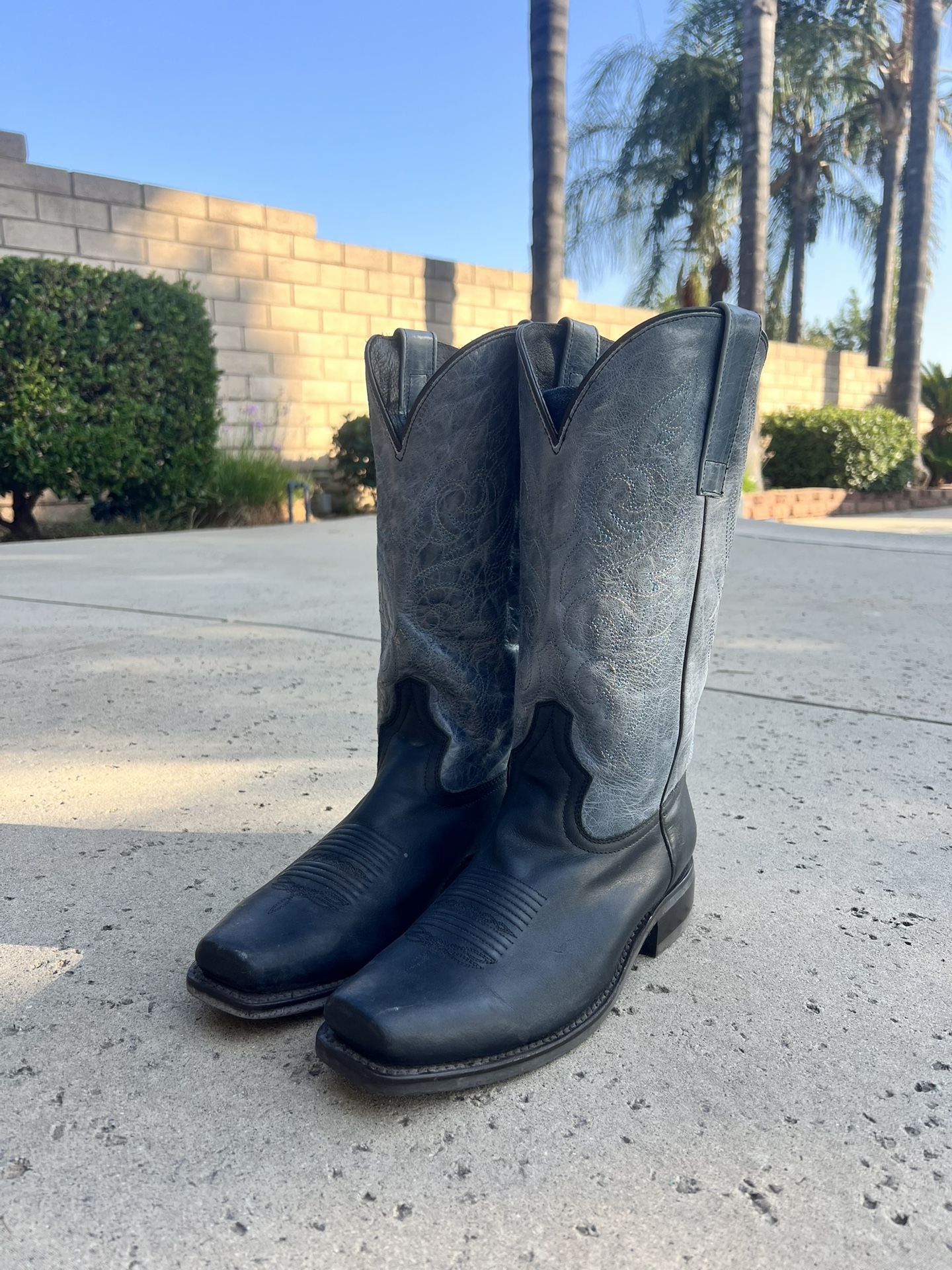 Woman’s Boots Size 10