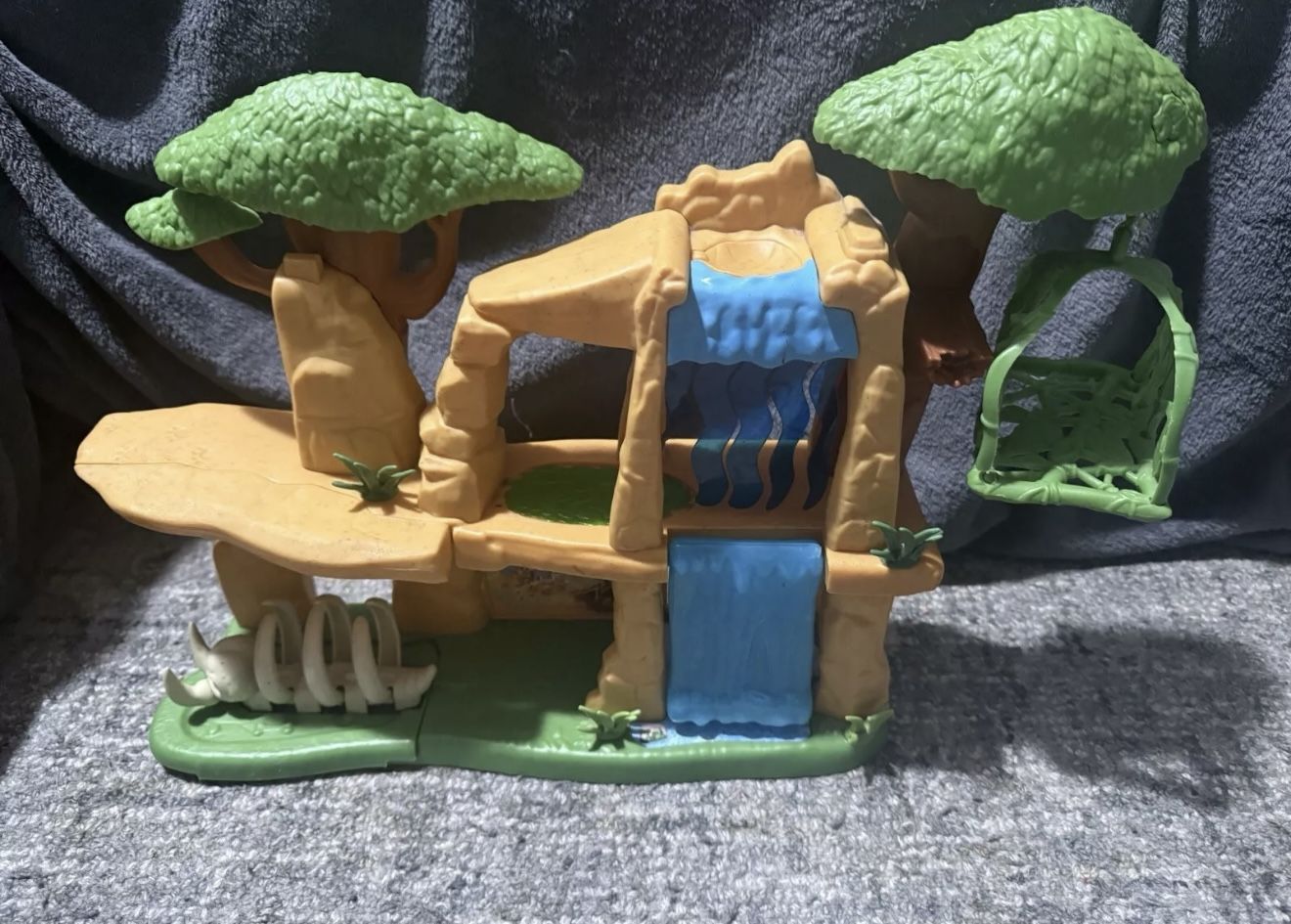 Disney Jr. The Lion Guard playset! (No figures included).