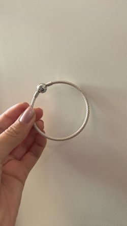 NEVER USED: Authentic Pandora Moments Mesh Bracelet - Sterling Silver Charm Bracelet