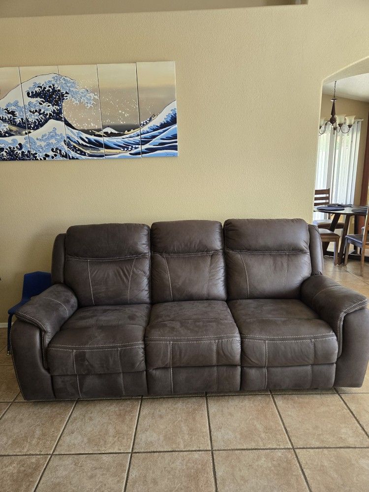 Power Reclinable Sofa Excellent Condition